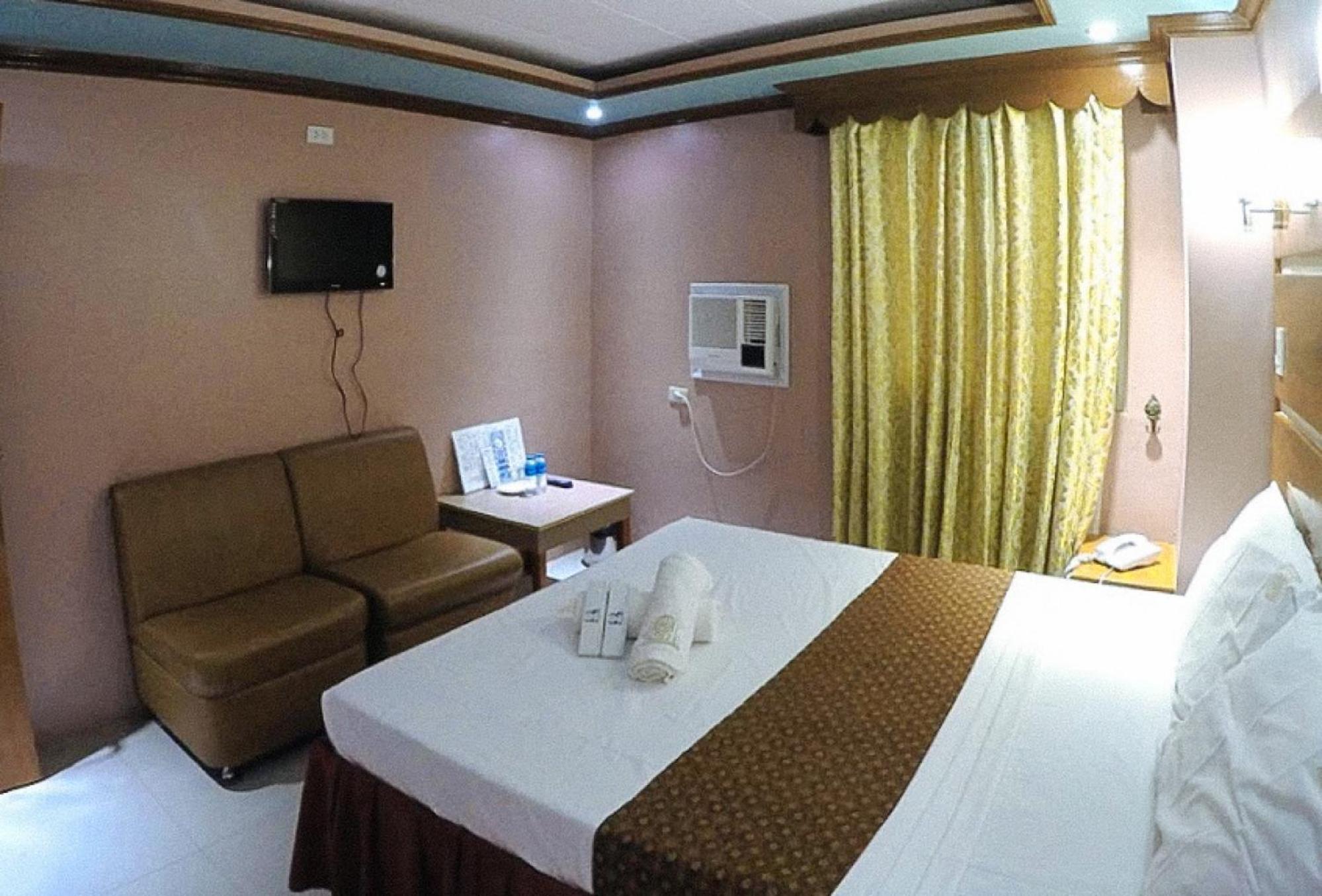 Reddoorz Plus @ Taj Hotel Tuguegarao Kültér fotó