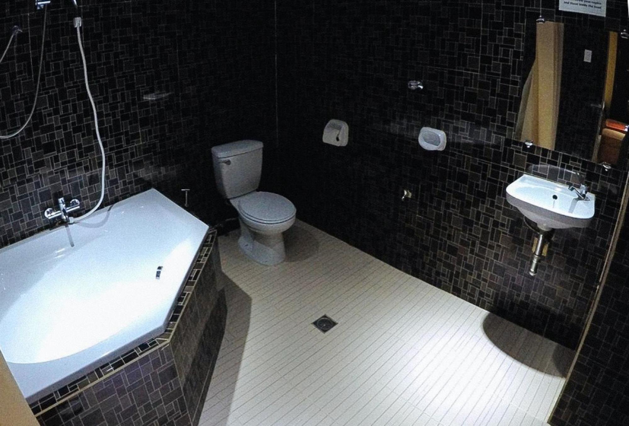 Reddoorz Plus @ Taj Hotel Tuguegarao Kültér fotó