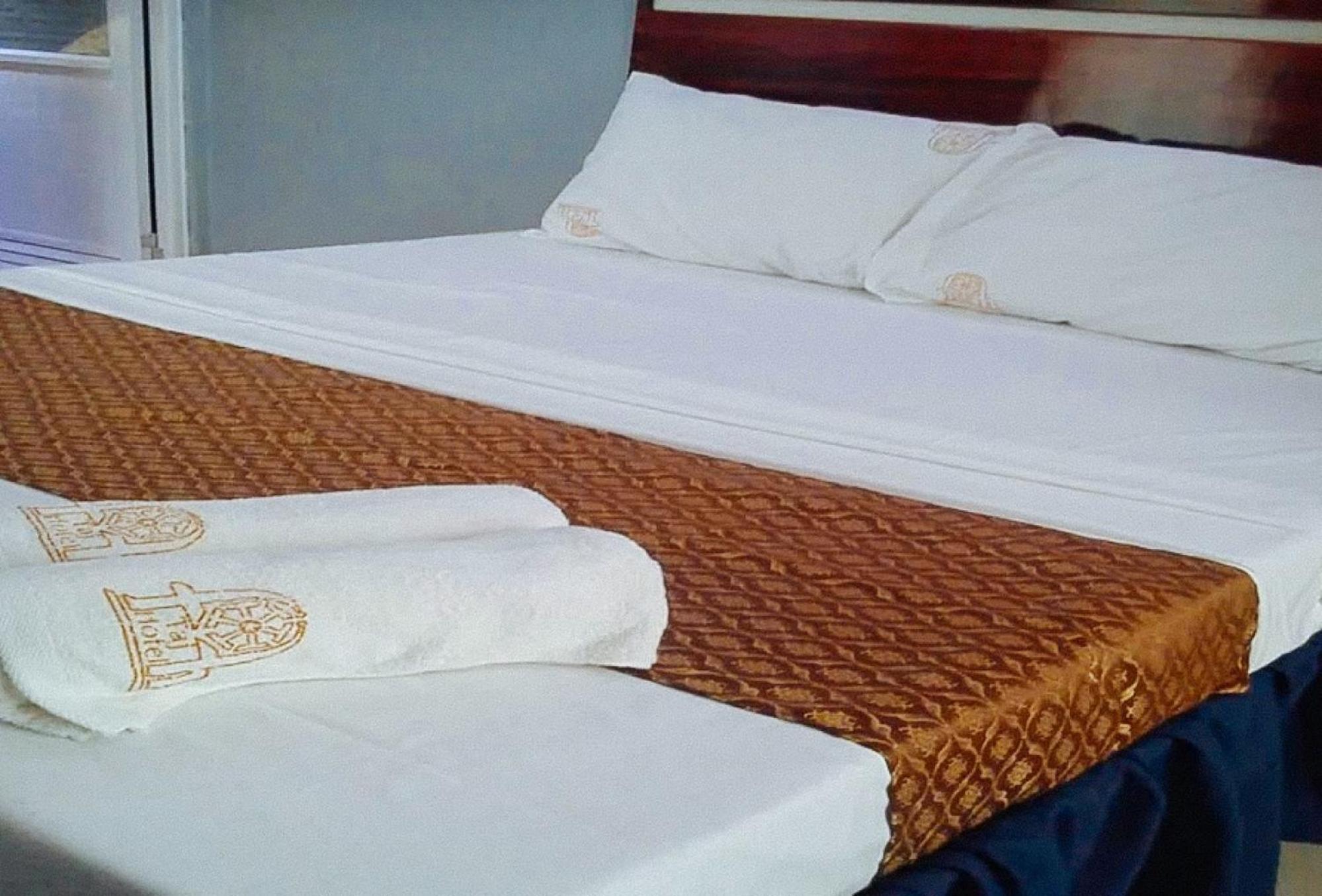 Reddoorz Plus @ Taj Hotel Tuguegarao Kültér fotó